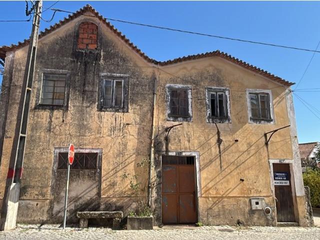 Casa para restauro em Seixo da Beira
