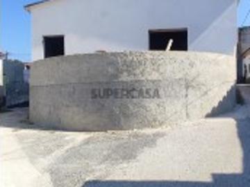 Casa para restauro, excelente oportunidade, com potencial investimento