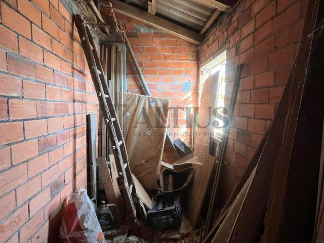 Casa para restauración integral en O Pino Gran potencial con parcela de 300 m²