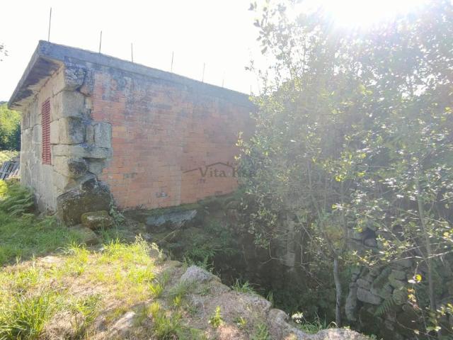CASA PARA RESTAURAR CON TERRENO