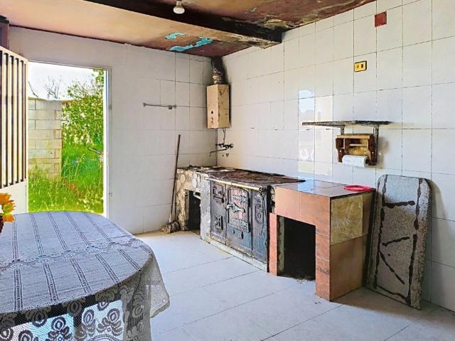 Casa para restaurar con huerta cerca de la playa de As Furnas