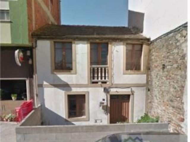 Casa para restaurar en pleno centro de Sarria