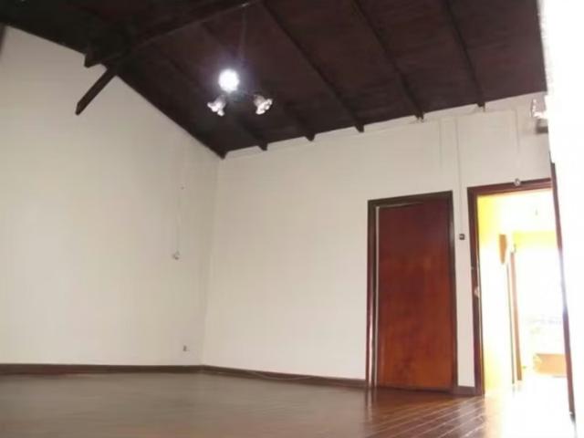 Casa para uso habitacional o comercial en centro de Curicó | 4 dormitorios por 3900.00 en Curicó
