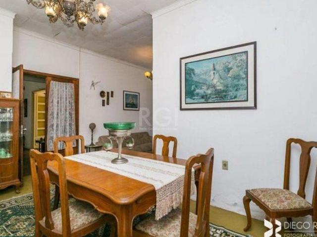 Casa para Venda 198m², 3 dormitórios, sendo 1 suites, 4 vagas Petrópolis