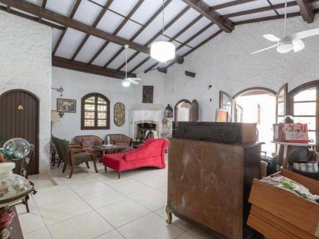 Casa para Venda 380m², 3 dormitórios, sendo 1 suites, 3 vagas Tristeza