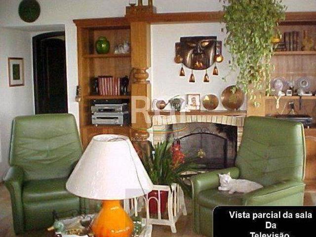 Casa para Venda 600m², 4 dormitórios, sendo 2 suites, 6 vagas Ponta Grossa