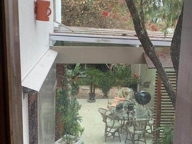 Casa para venda com 3 suites e quintal na Vila Oliveira em Mogi das Cruzes