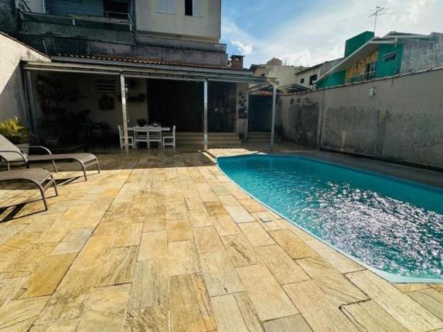 Casa para venda com 4 dormitórios e piscina no Parque Santana em Mogi das Cruzes