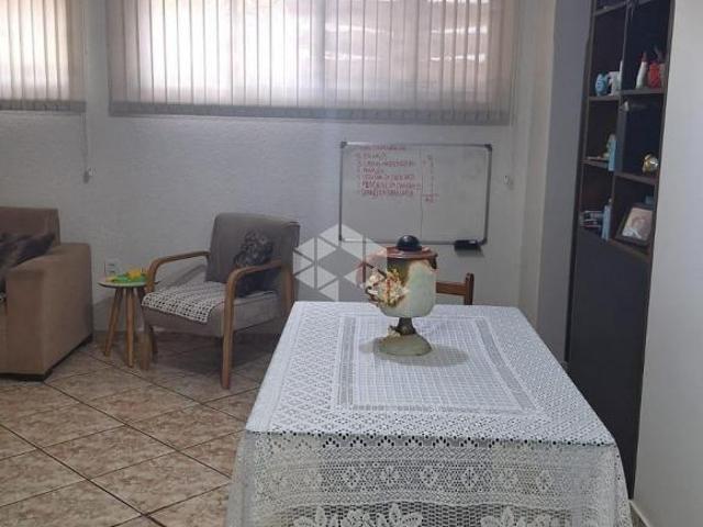 Casa para Venda de 4 domitorios 1 suite no bairro Perpetuo Socorro em Santa Maria