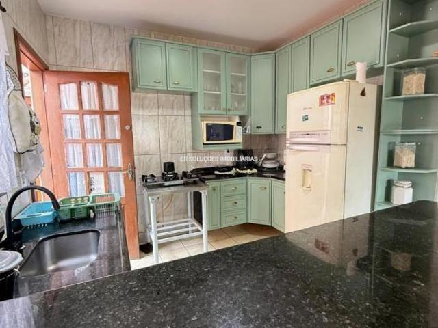Casa para venda e aluguel em Jardim Ermida Ii de 250.00m² com 3 Quartos, 1 Suite e 4 Garagens