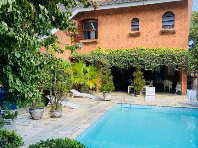 Casa para venda e locação em Morumbi com 6 quartos, sendo 4 suítes, 600m²