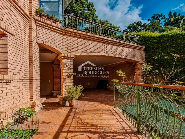 Casa para venda e locação no Condomínio Residencial Jardim Véu da Noiva em Campos do Jordão/SP