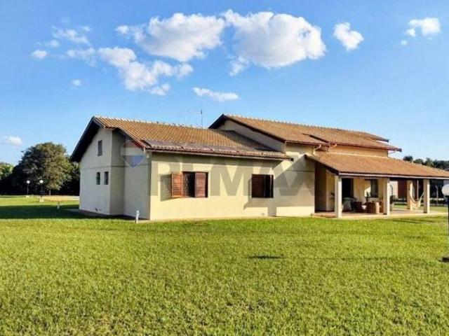 Casa para venda em Colinas De São Pedro de 301.00m² com 4 Quartos, 4 Suites e 10 Garagens