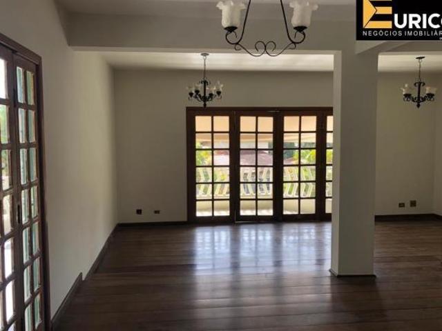 Casa para venda em Condomínio Petit Village de 310.00m² com 3 Quartos, 1 Suite e 4 Garagens