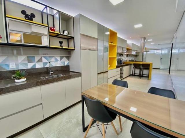 Casa para venda em Cabral de 105.00m² com 4 Quartos, 2 Suites e 3 Garagens