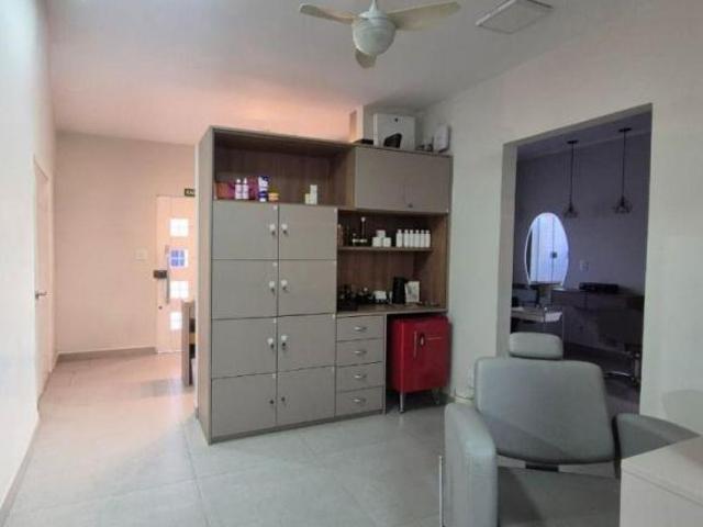 Casa para venda em Cambuí de 166.00m² com 5 Quartos e 4 Garagens