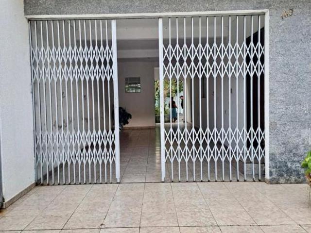 Casa para venda em Campo Comprido de 200.00m² com 2 Quartos e 2 Garagens