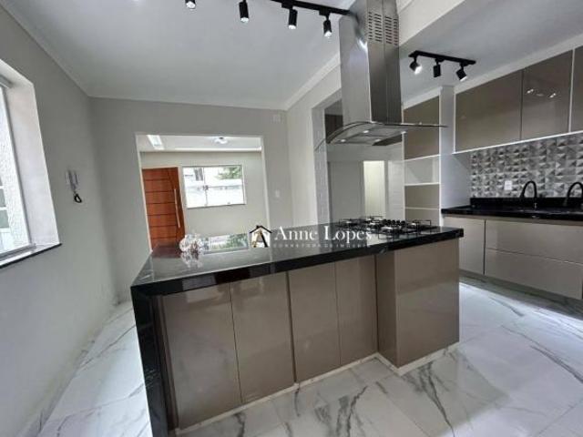 Casa para venda em Campo Grande de 200.00m² com 4 Quartos, 3 Suites e 2 Garagens