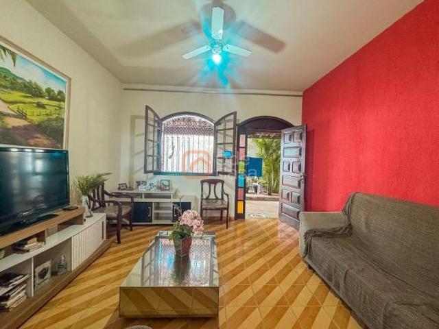 Casa para venda em Candelária de 266.00m² com 4 Quartos e 4 Garagens