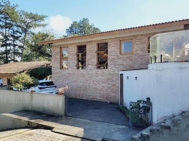 Casa para Venda em Carapicuíba, Granja Viana, 3 dormitórios, 1 suíte, 3 banheiros, 2 vagas