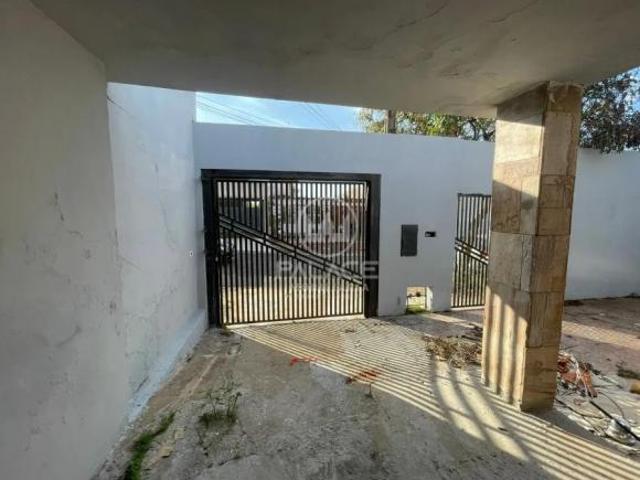 Casa para venda em Castelinho de 200.00m² com 2 Quartos, 1 Suite e 2 Garagens