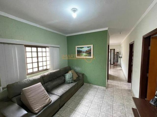Casa para venda em Centro, Araguari