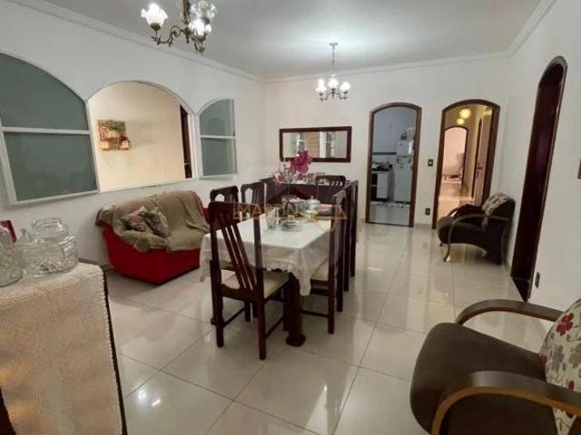 Casa para venda em Centro, Araguari