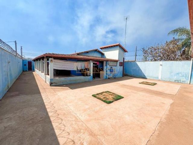 Casa para venda em Centro, Araguari