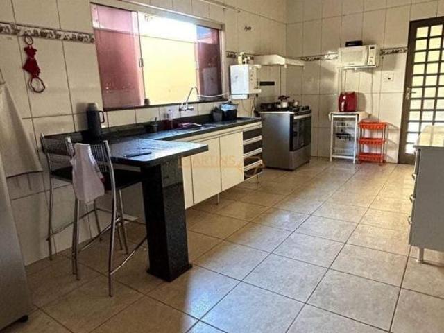 Casa para venda em Centro, Araguari