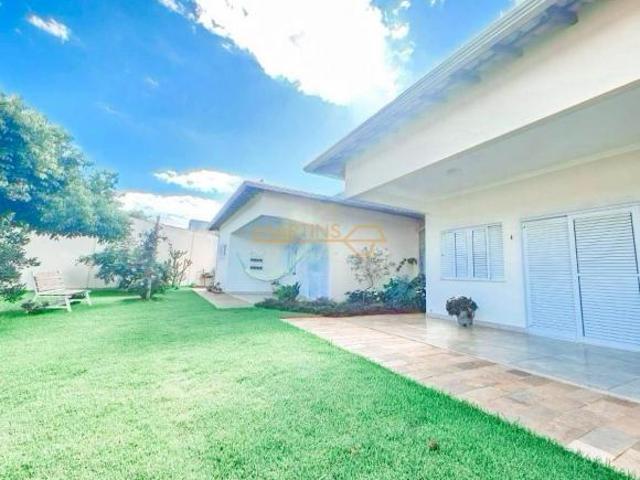 Casa para venda em Centro, Araguari