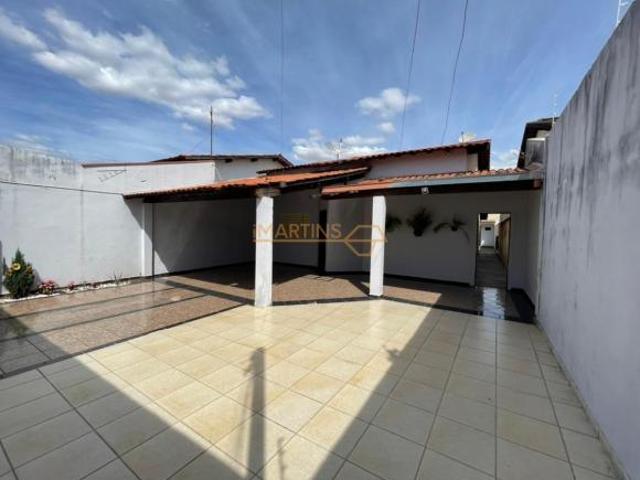 Casa para venda em Centro, Araguari