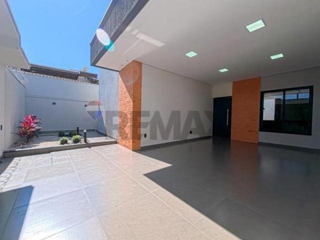 Casa para venda em Centro de 147.50m² com 2 Quartos, 2 Suites e 3 Garagens