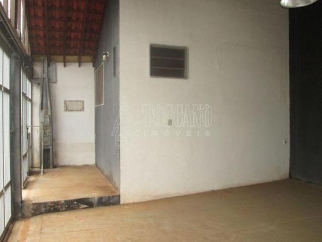 Casa para venda em Centro de 151.00m² com 3 Quartos, 1 Suite e 2 Garagens
