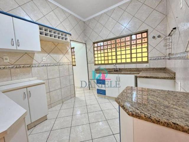 Casa para venda em Centro de 167.00m² com 3 Quartos, 3 Suites e 2 Garagens