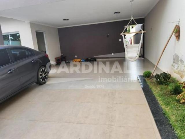 Casa para venda em Centro de 165.00m² com 3 Quartos, 3 Suites e 4 Garagens
