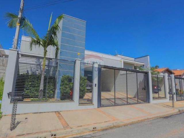 Casa para venda em Centro de 171.19m² com 3 Quartos, 1 Suite e 2 Garagens