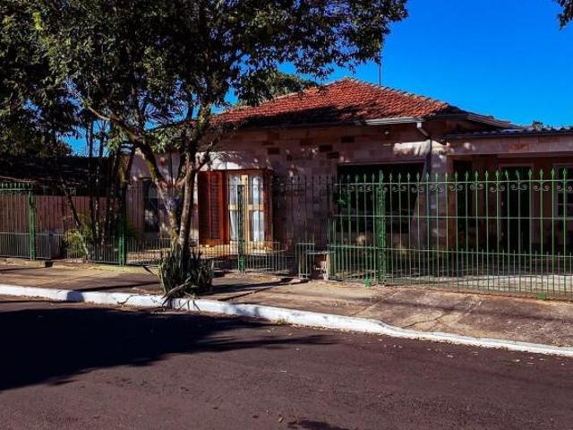 Casa para venda em Centro de 176.00m² com 4 Quartos e 2 Garagens