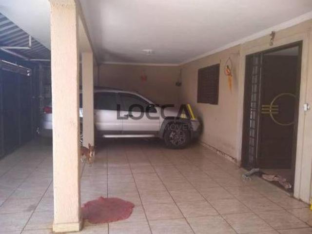 Casa para venda em Centro de 180.00m² com 2 Quartos e 4 Garagens