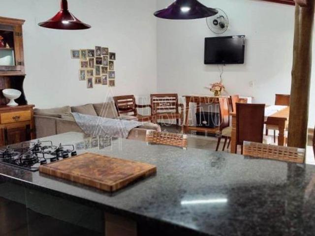 Casa para venda em Centro de 191.00m² com 3 Quartos, 1 Suite e 2 Garagens