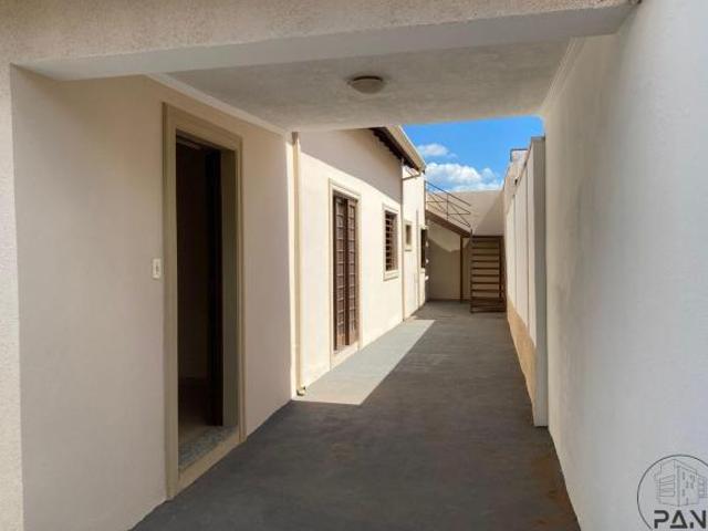 Casa para venda em Centro de 136.00m² com 3 Quartos, 1 Suite e 3 Garagens