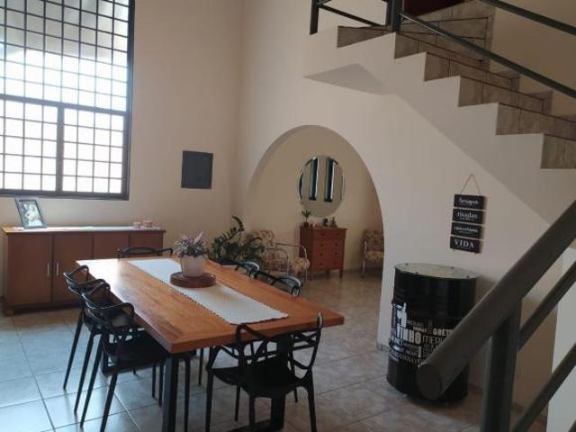 Casa para venda em Centro de 240.00m² com 3 Quartos, 1 Suite e 2 Garagens