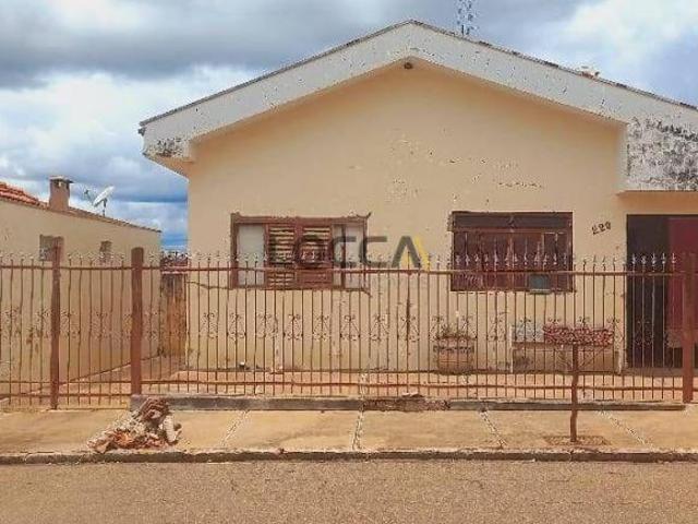Casa para venda em Centro de 280.00m² com 4 Quartos e 2 Garagens