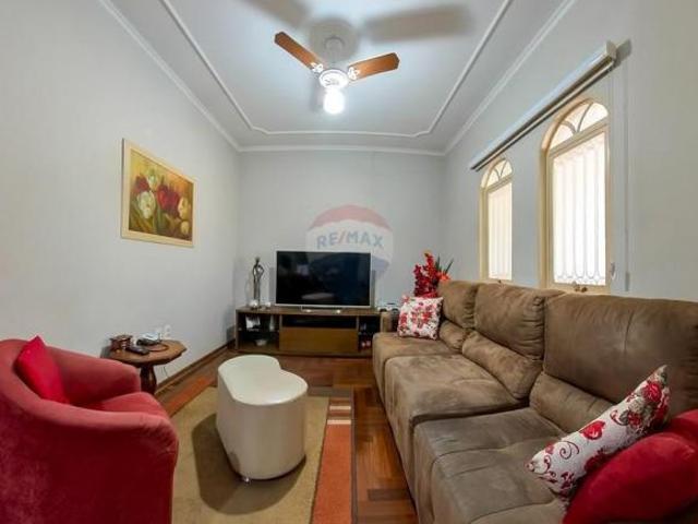 Casa para venda em Centro de 289.23m² com 3 Quartos, 2 Suites e 4 Garagens