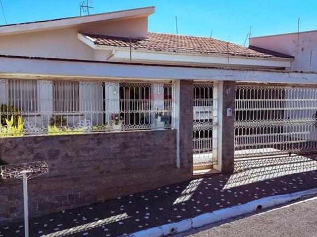 Casa para venda em Centro de 289.23m² com 3 Quartos, 2 Suites e 4 Garagens
