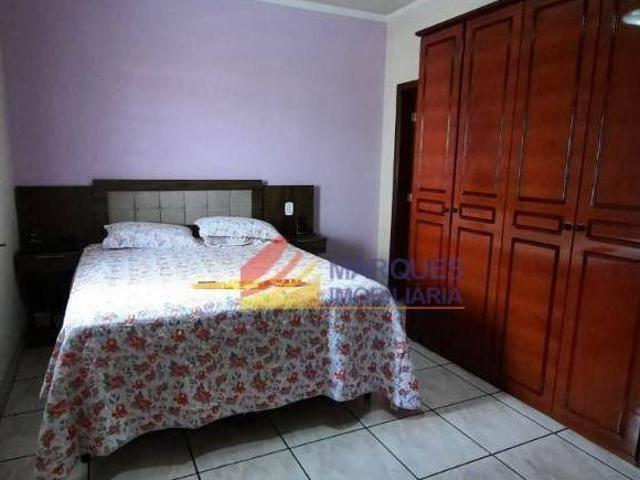 Casa para venda em Centro de 214.00m² com 3 Quartos, 2 Suites e 3 Garagens