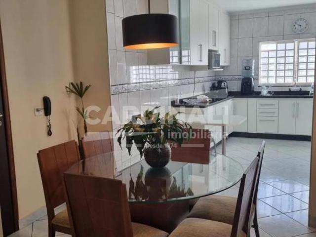 Casa para venda em Centro de 221.00m² com 3 Quartos e 1 Garagem
