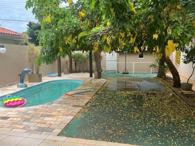 Casa para venda em Centro de 230.00m² com 3 Quartos, 3 Suites e 2 Garagens