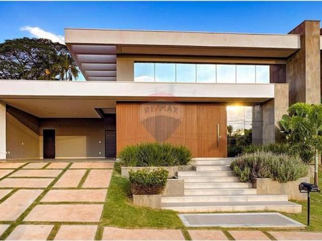 Casa para venda em Centro de 374.00m² com 3 Quartos e 3 Suites