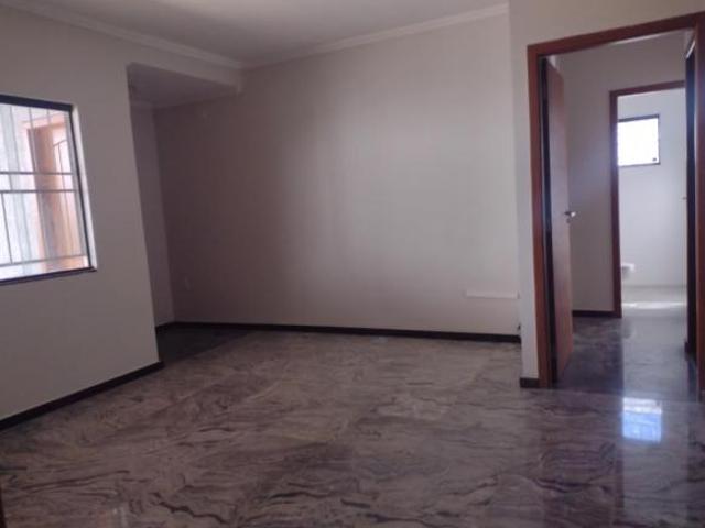 Casa para venda em Centro, Raposos