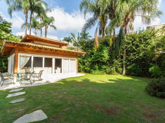 Casa para venda em Cidade Jardim com 3 quartos, sendo 3 suítes, 1,200m²